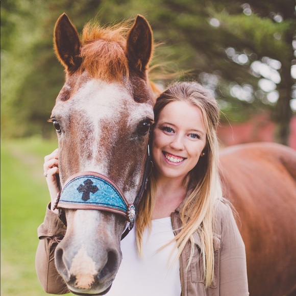 Meet your Posher, Cassie - Picture 1 of 4